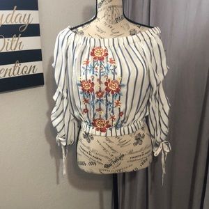 NWT embroidered floral print crop top size medium
